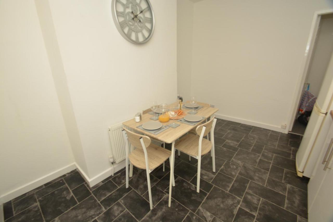 Spacious And Homely 2 Bedroom Flat - Suitelivin Gateshead Exterior foto